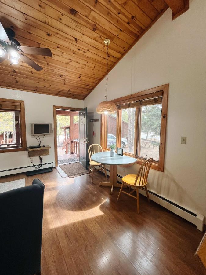 Cozy Cabin Close To Downtown วูดแลนด์พาร์ค ภายนอก รูปภาพ