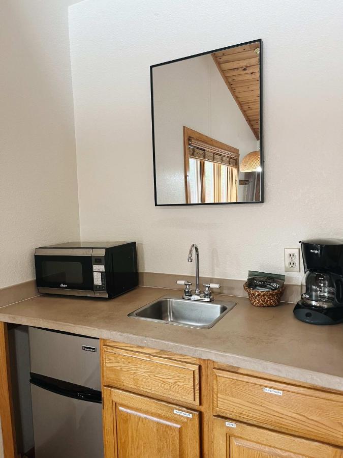 Cozy Cabin Close To Downtown วูดแลนด์พาร์ค ภายนอก รูปภาพ