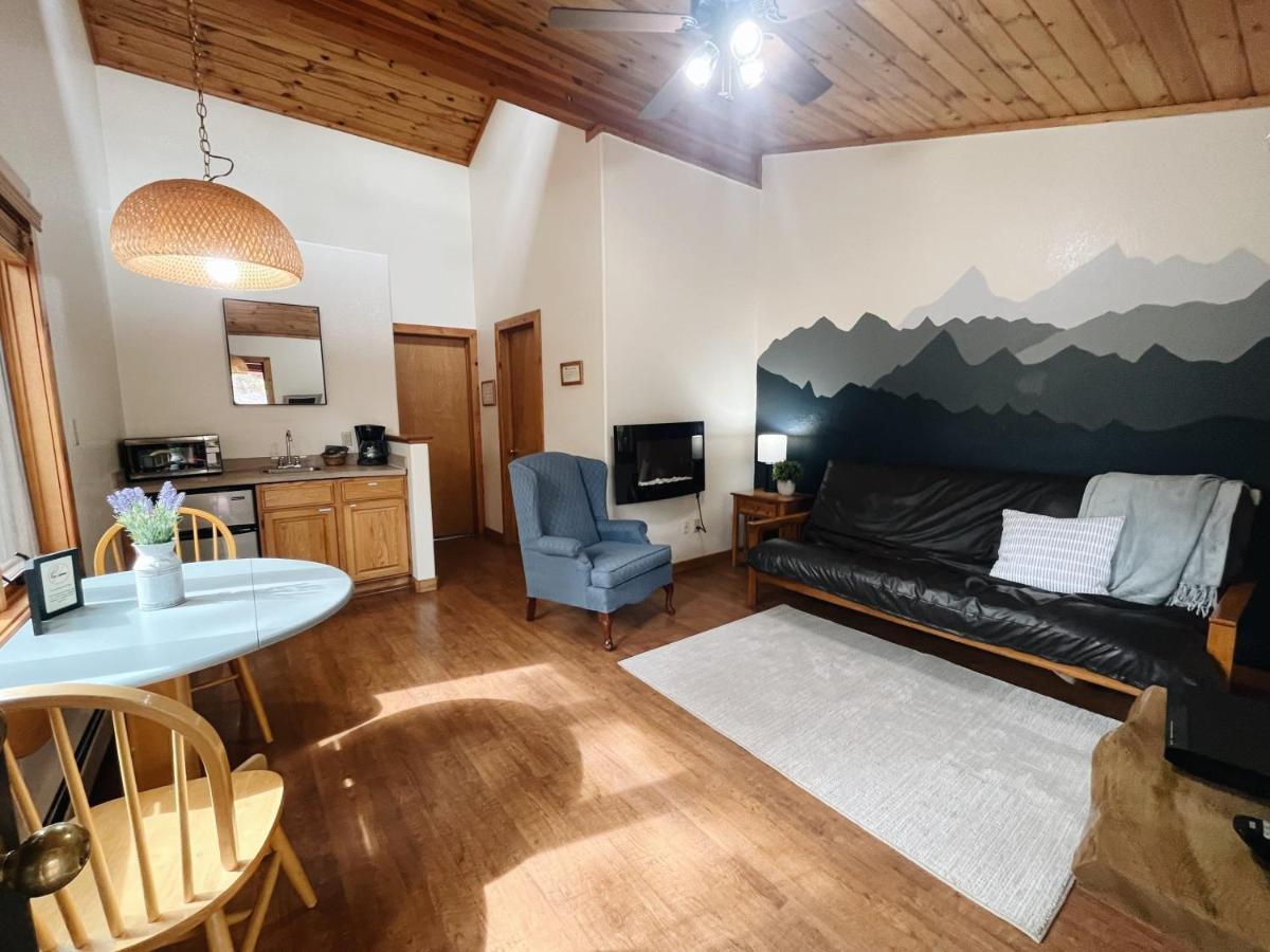 Cozy Cabin Close To Downtown วูดแลนด์พาร์ค ภายนอก รูปภาพ