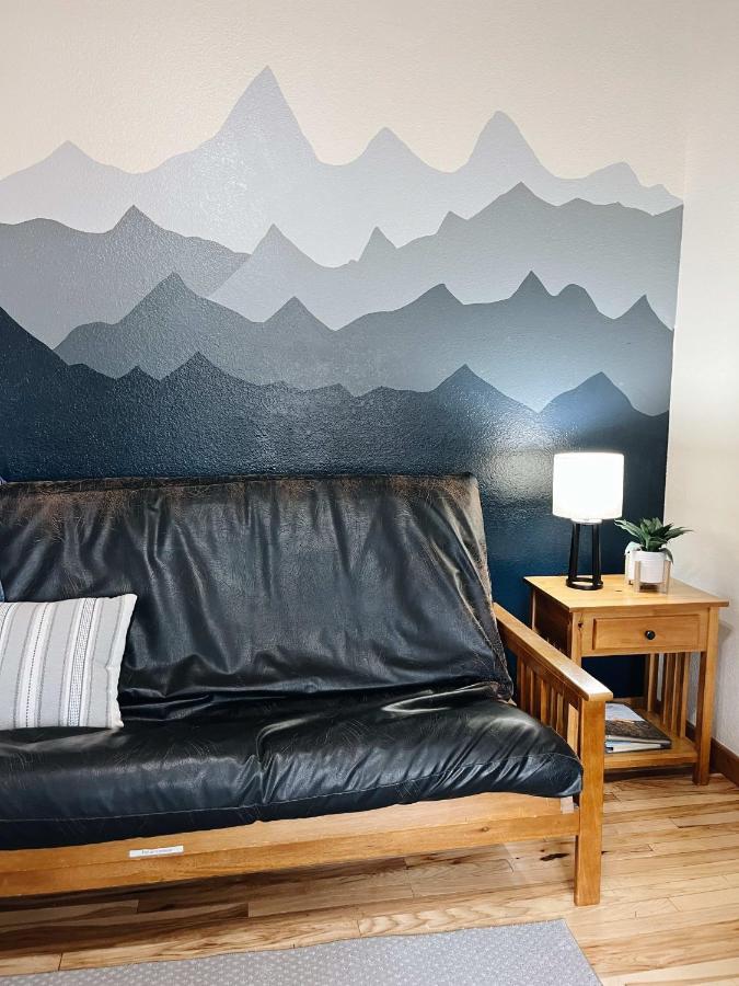 Cozy Cabin Close To Downtown วูดแลนด์พาร์ค ภายนอก รูปภาพ